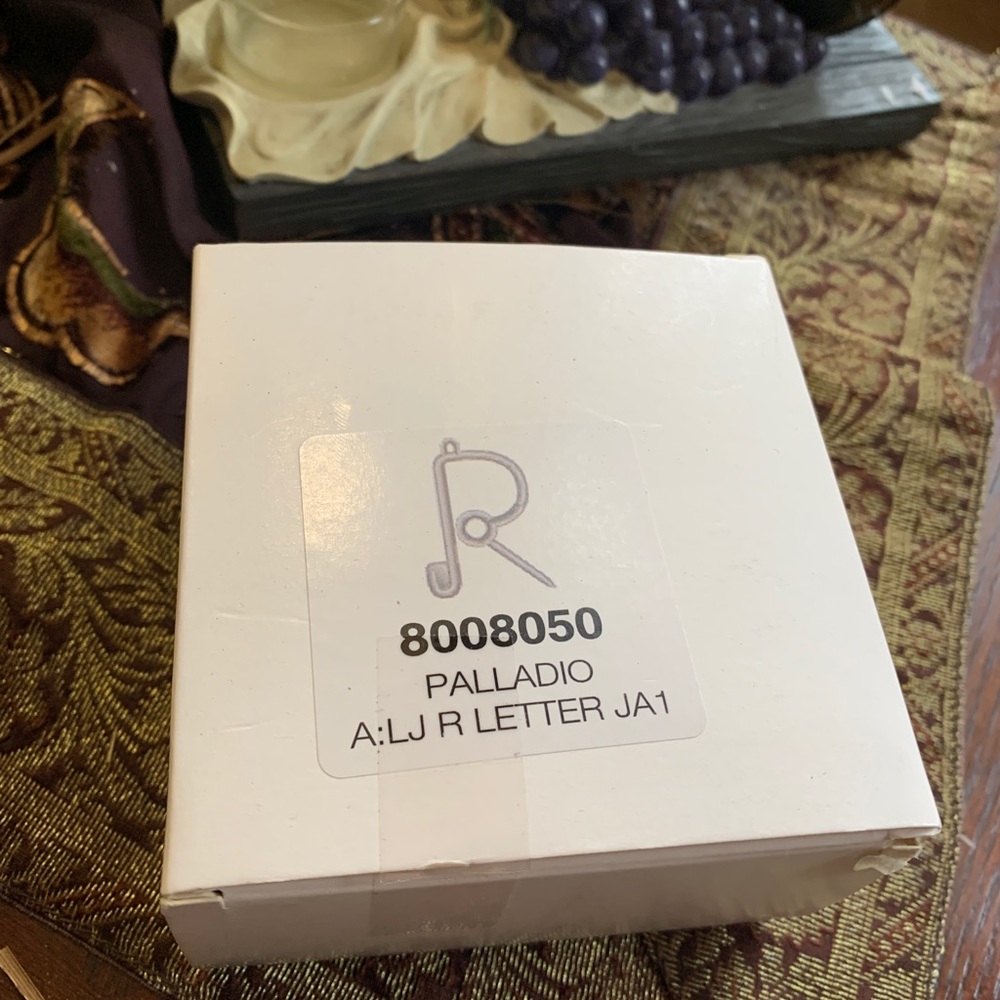 Authentic BURBERRY Silver "R" Key/Charm/pendant in box - Picture 3 of 9